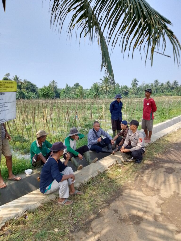 Polsek Menes Gelar Patroli Dialogis dan Himbauan Kamtibmas kepada Kelompok Tani 1 IMG 20240712 WA0024