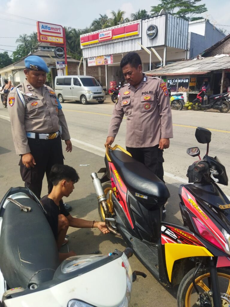 Cegah kriminalitas Polsek Sumur Melaksanakan Patroli 9 IMG 20240712 WA0026