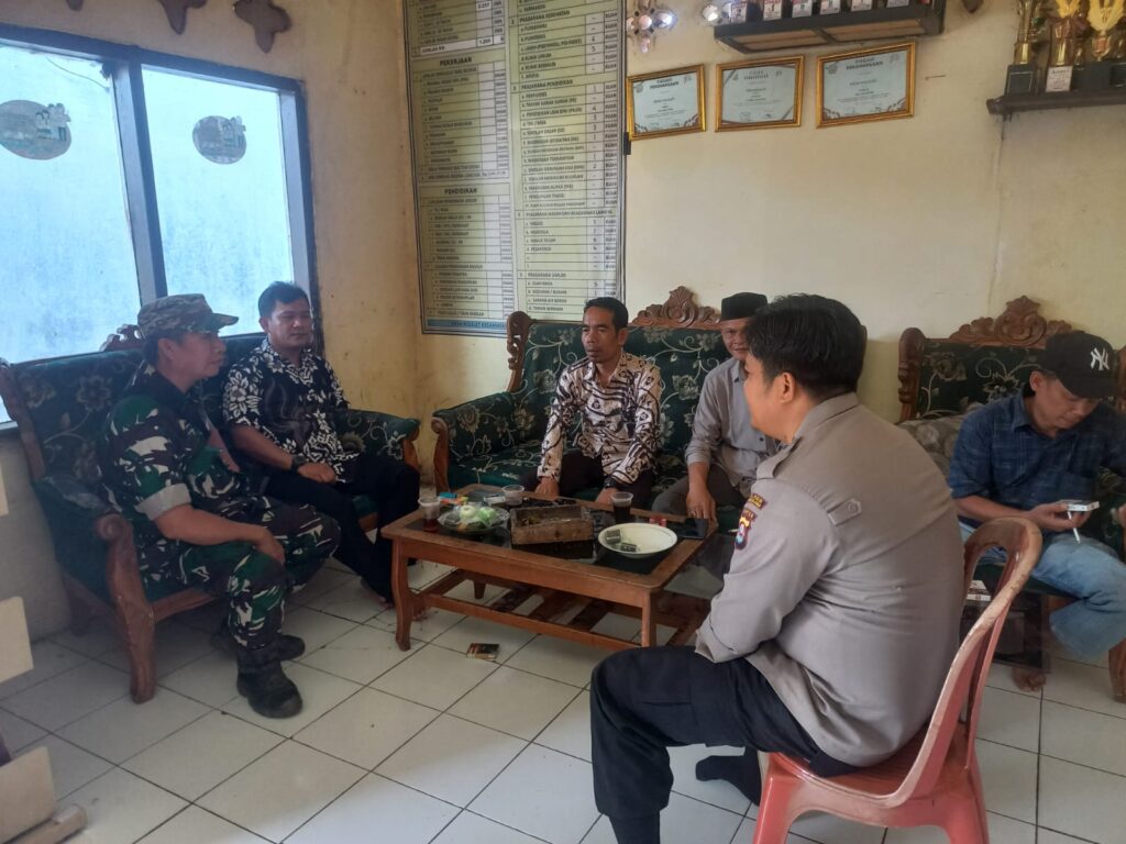 Polsek Picung Gelar Silaturahmi di Desa Kolelet untuk Memperkuat Kamtibmas 7 IMG 20240712 WA0028