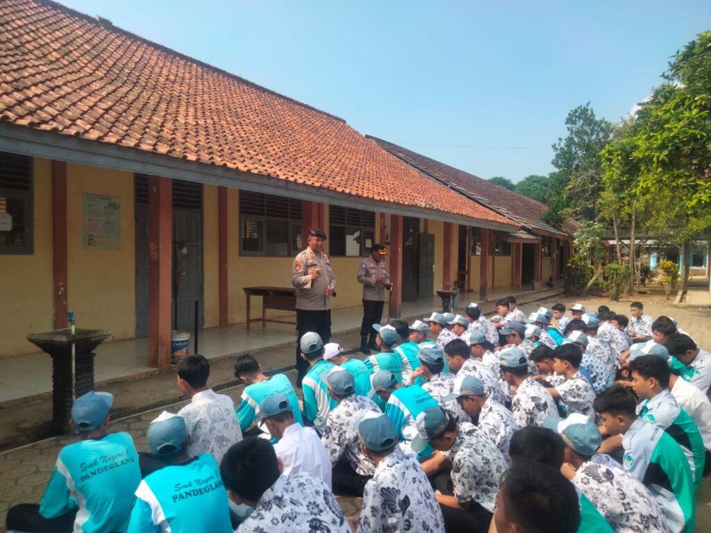 Kasat Samapta Polres Pandeglang Berikan Edukasi kepada Pelajar SMA dalam Kegiatan "Polres Pandeglang Goes to School" 1 IMG 20240731 WA0019