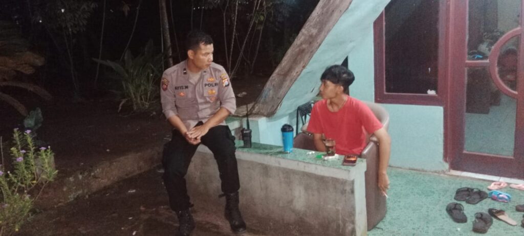 Patroli Malam Dialogis Polsek Cadasari Tingkatkan Keamanan Warga Binaan 3 WhatsApp Image 2024 06 30 at 07.12.28