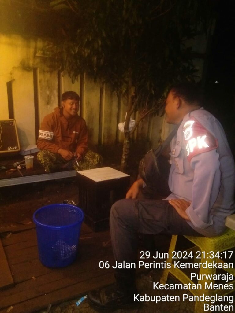 Polsek Menes Gelar Patroli Dialogis dan Himbauan Kamtibmas 5 WhatsApp Image 2024 06 30 at 13.24.56