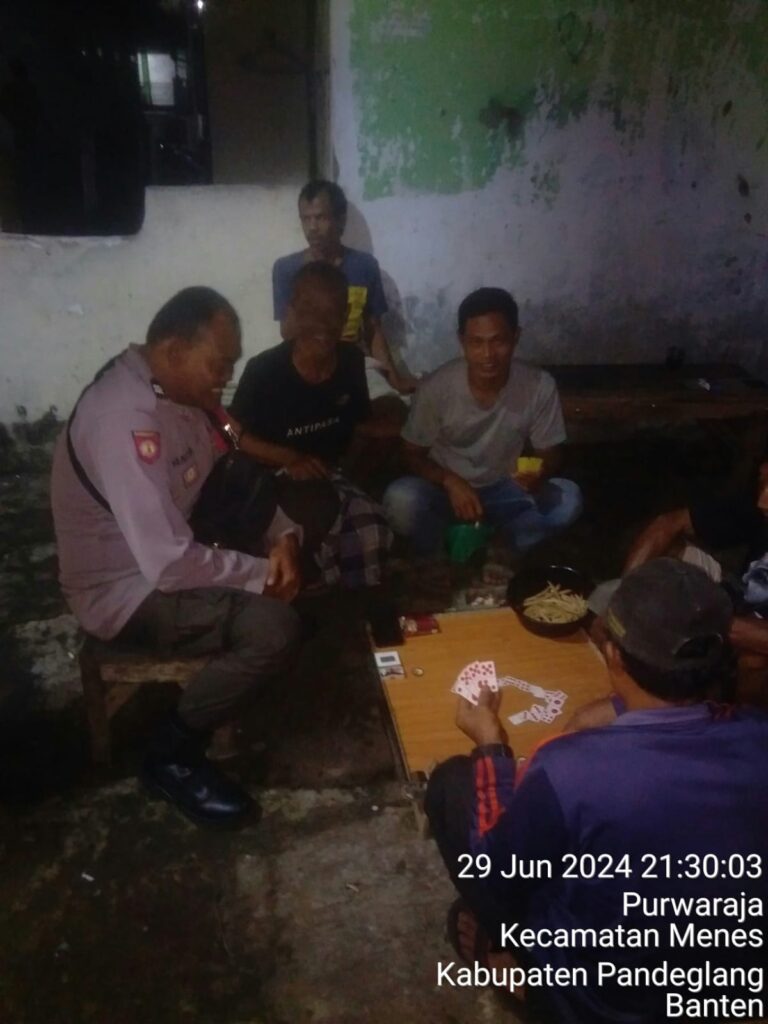 Polsek Menes Gelar Patroli Dialogis dan Himbauan Kamtibmas kepada Pemuda 6 WhatsApp Image 2024 06 30 at 13.29.40