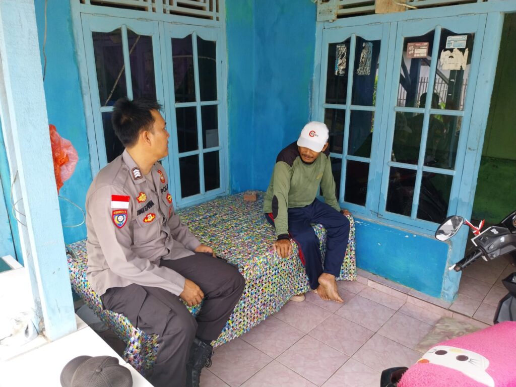 Bhabinkamtibmas Polsek Cikeusik Sambangi Warga Binaan Berikan Edukasi Kamtibmas 10 WhatsApp Image 2024 06 30 at 18.06.56