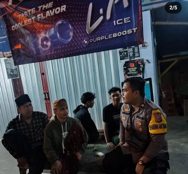 Bhabinkamtibmas Polsek Angsana Polres Pandeglang Sambangi Masyarakat Desa Angsana dan Sampaikan Pentingnya Menjaga Kondusifitas Lingkungan 3 WhatsApp Image 2024 06 30 at 18.55.07