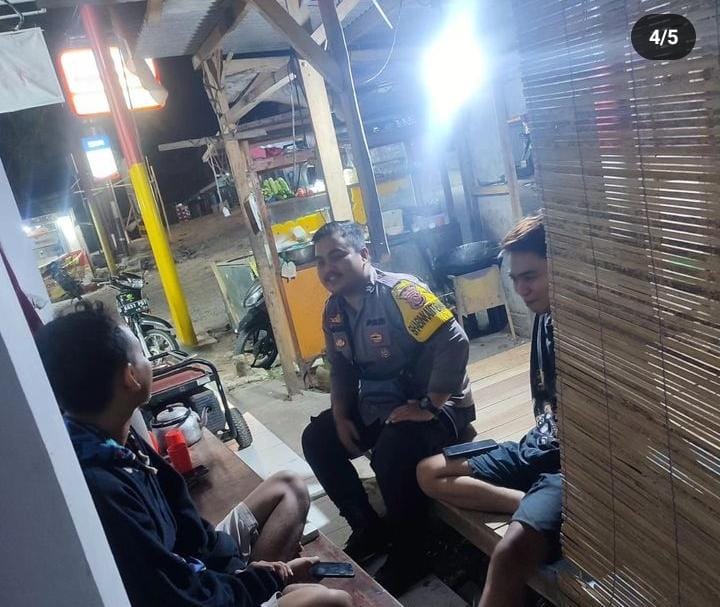 Bhabinkamtibmas Polsek Angsana Polres Pandeglang Laksanakan Patroli Dialogis Sasar Pemukiman dan Waralaba 5 WhatsApp Image 2024 06 30 at 18.55.27