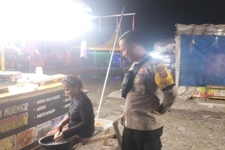 Bhabinkamtibmas Polsek Angsana Polres Pandeglang Sambangi Masyarakat Desa Sumurlaban dan Sampaikan Pesan Kamtibmas 6 WhatsApp Image 2024 06 30 at 18.55.35