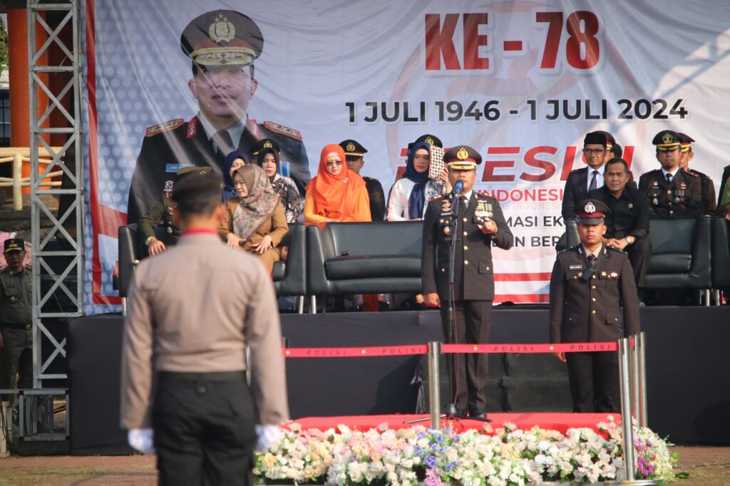 Polres Pandeglang Gelar Upacara Peringatan Hari Bhayangkara ke-78 di Alun-Alun Pandeglang 1 WhatsApp Image 2024 07 01 at 10.58.47