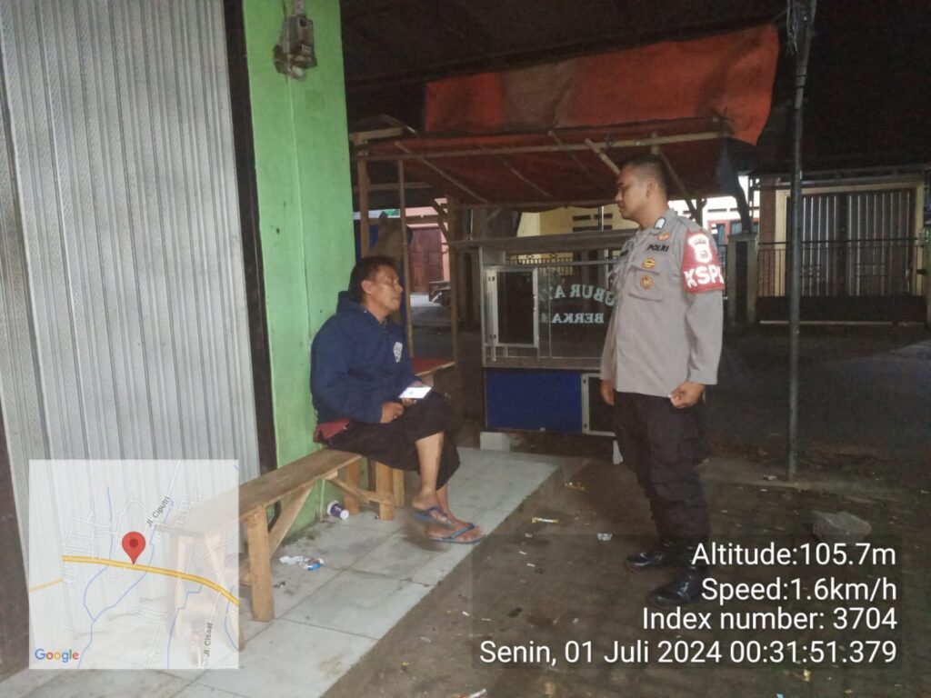 Polsek Menes Gelar Patroli Malam Ciptakan Keamanan dan Ketertiban Masyarakat 6 WhatsApp Image 2024 07 01 at 14.10.45