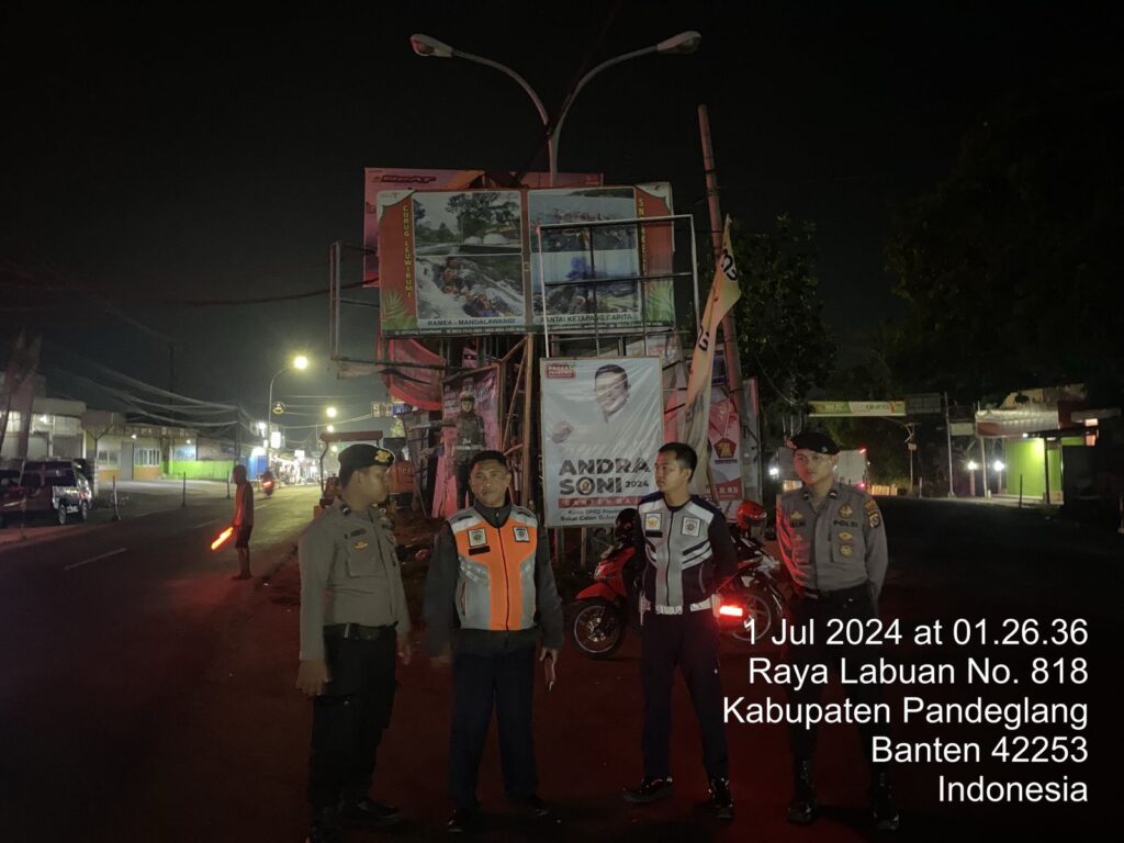 Sat Samapta Polres Pandeglang dan Dishub Kabupaten Pandeglang Gelar Strong Point Malam Hari di Pertigaan Cipacung 5 WhatsApp Image 2024 07 02 at 05.39.34