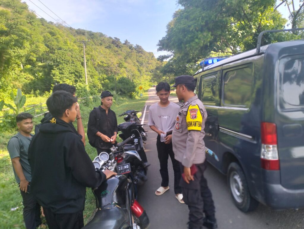 Polsek Panimbang Himbau Remaja yang Sedang Nongkrong wilkum Polsek Panimbang 1 WhatsApp Image 2024 07 02 at 05.54.06