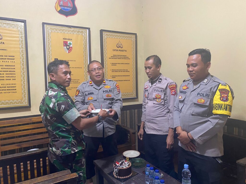Polsek Panimbang Terima Kunjungan Spesial dari Koramil Panimbang 2 WhatsApp Image 2024 07 02 at 05.56.38