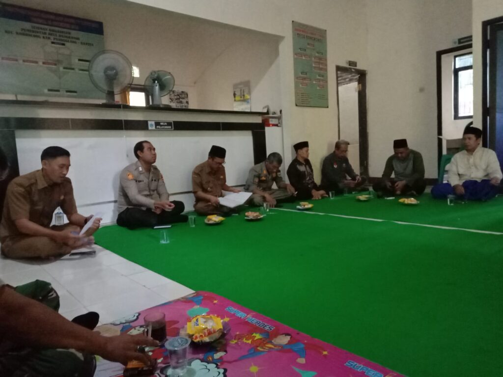 Bhabinkamtibmas Polsek Cadasari Desa Bangkonol Hadiri Musyawarah Pencegahan Tawuran 1 WhatsApp Image 2024 07 02 at 08.34.57