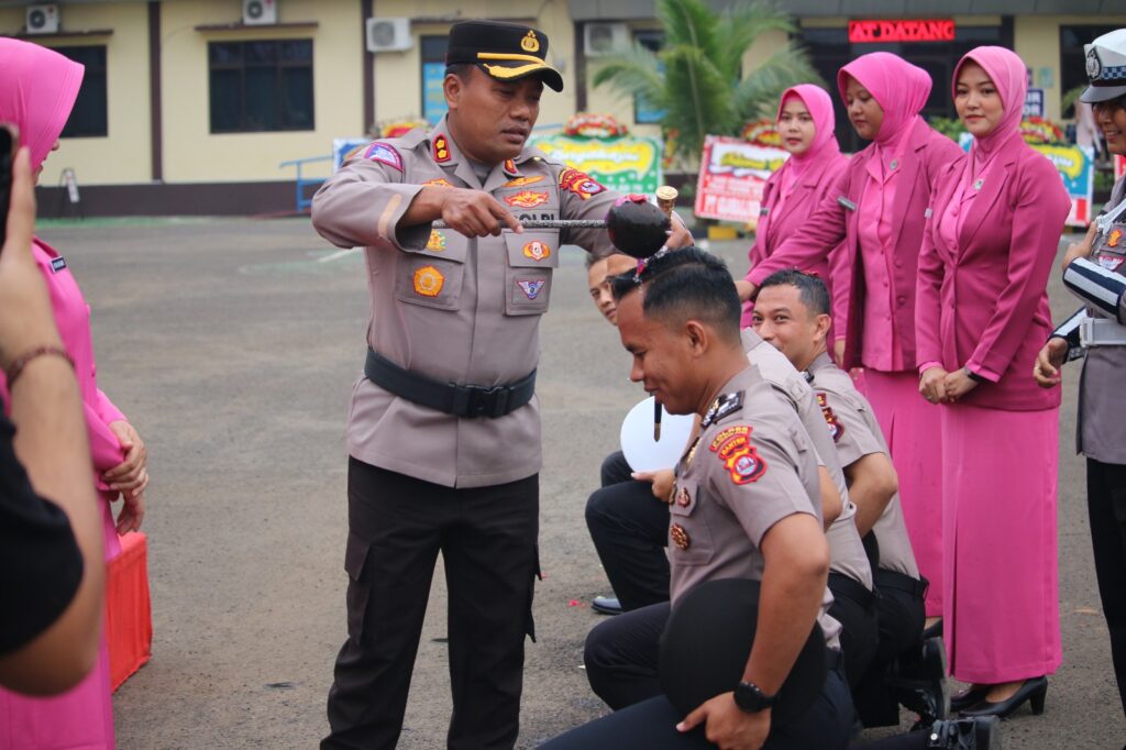 Kapolres Pandeglang Pimpin Upacara Kenaikan Pangkat Personil Polres Pandeglang 8 WhatsApp Image 2024 07 02 at 09.07.14