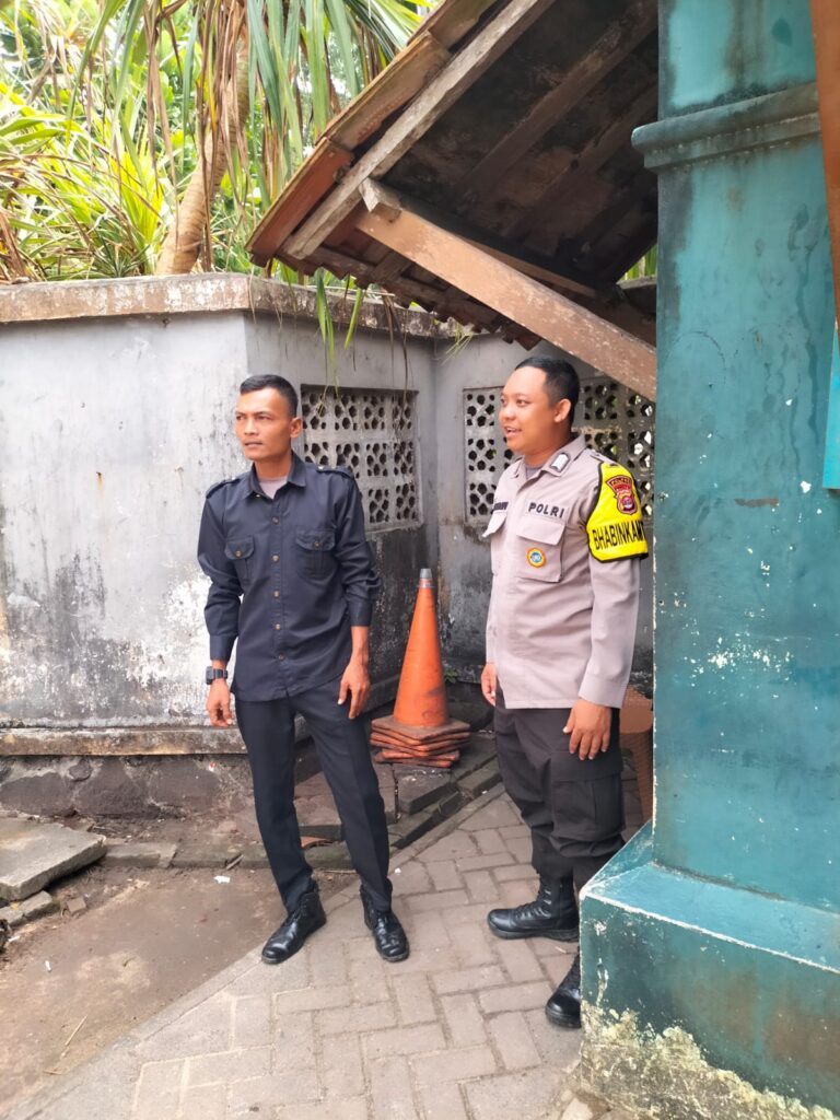 Personil Polsek Carita Melaksanakan Patroli Ke Hotel 2 WhatsApp Image 2024 07 03 at 05.36.14