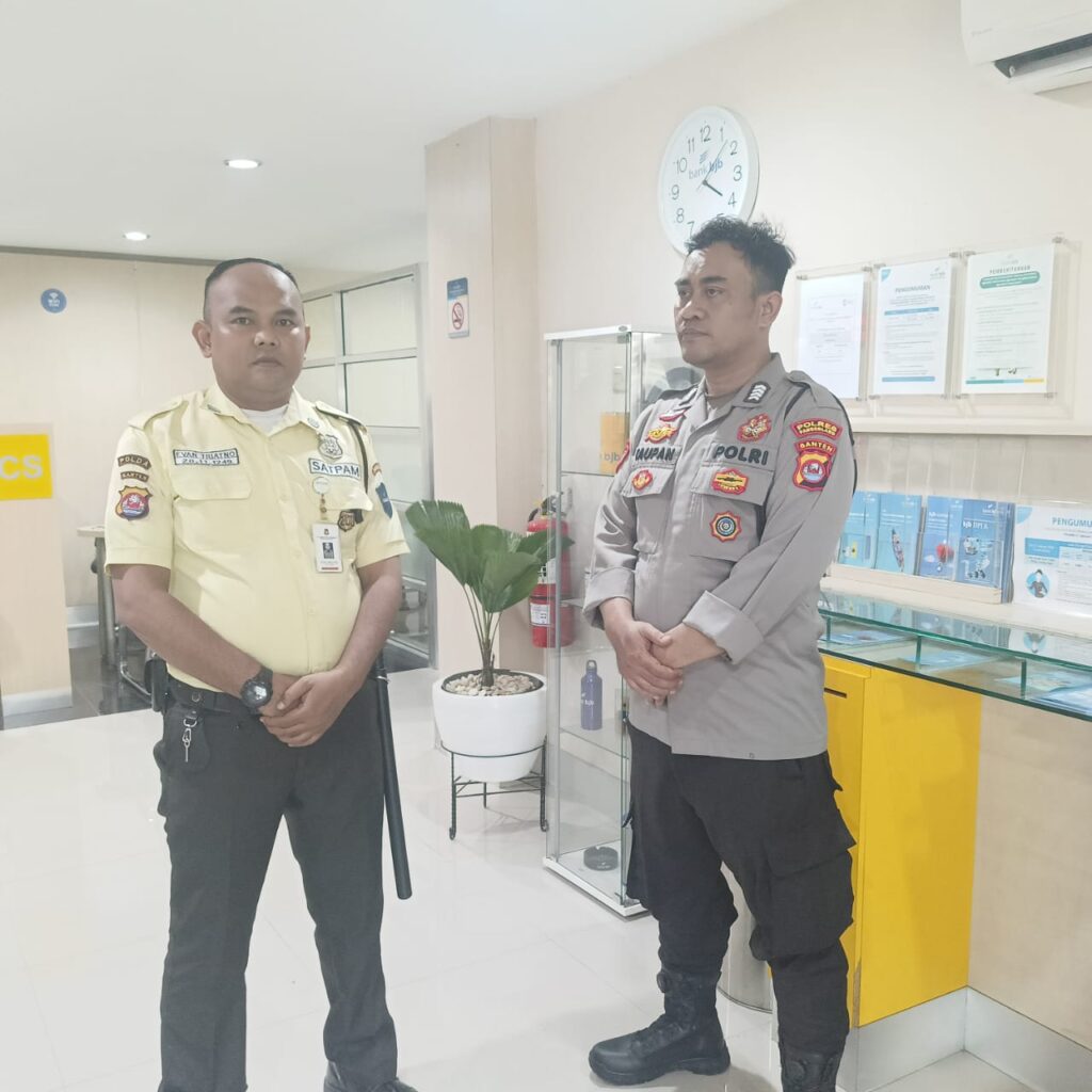 Polsek Picung Menggelar Patroli dan Kontrol Bank BJB KCP Picung 8 WhatsApp Image 2024 07 04 at 08.47.49