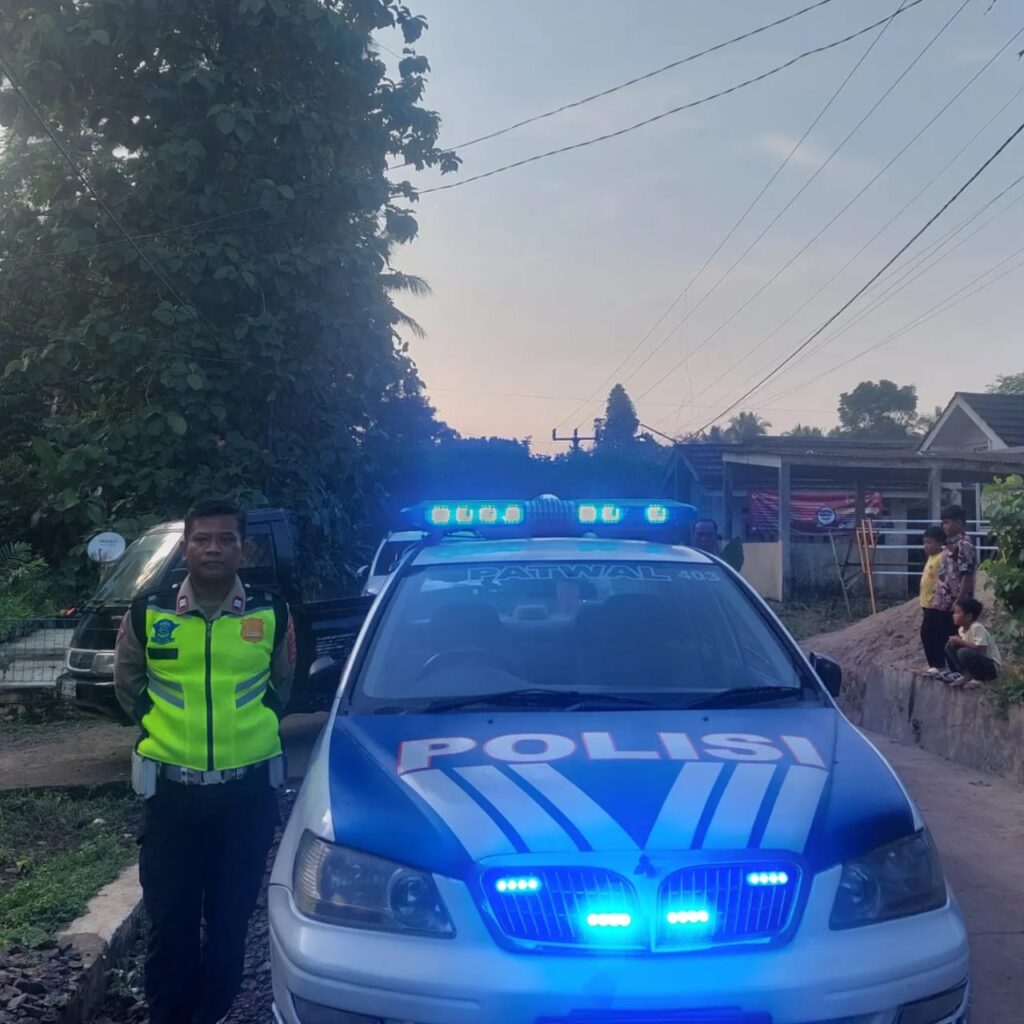 Menjaga Keamanan dan Kelancaran: Unit Lantas Polsek Carita Amankan Pengawalan Kegiatan Masyarakat 6 WhatsApp Image 2024 07 04 at 10.51.02