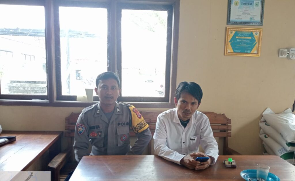 Giat Sambang Bhabinkamtibmas Polsek Cikeusik Membangun Kedekatan dengan Warga 1 WhatsApp Image 2024 07 04 at 17.23.02