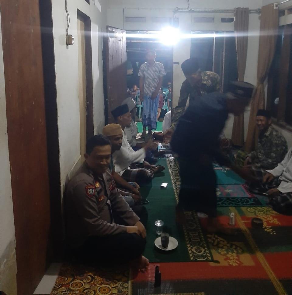 Anggota Piket Polsek Angsana Polres Pandeglang Laksanakan Patroli Dialogis Cegah Gangguan Kamtibmas 10 WhatsApp Image 2024 07 05 at 04.29.25