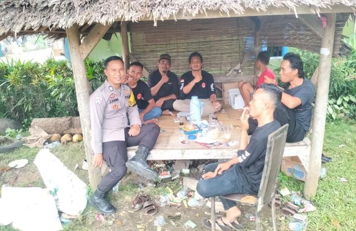 Bhabinkamtibmas Polsek Angsana Polres Pandeglang Laksanakan Sambang di Desa Sumurlaban dan Sampaikan Pesan Kamtibmas 7 WhatsApp Image 2024 07 05 at 04.30.23