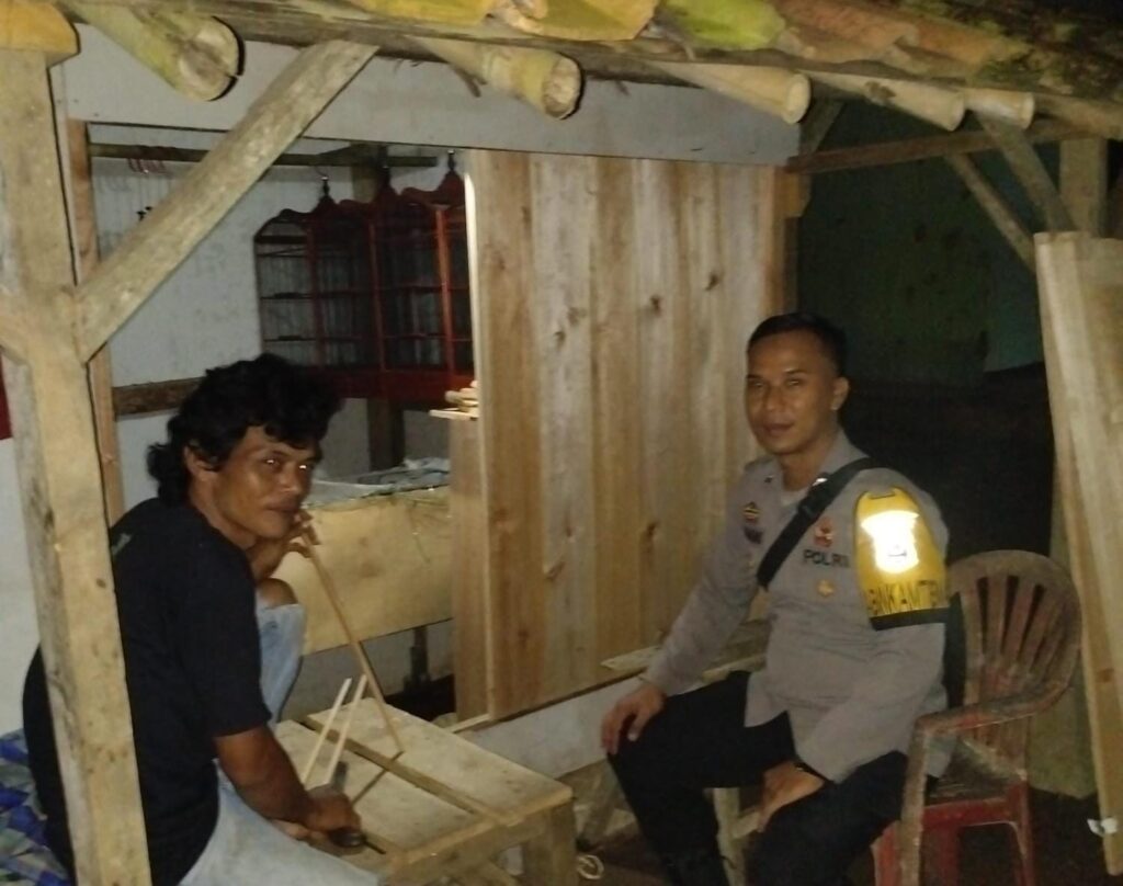 Bhabinkamtibmas Polsek Angsana Brigadir Jumhani Laksanakan Patroli Dialogis Sasar Pemukiman dan Pertokoan 5 WhatsApp Image 2024 07 05 at 04.30.50