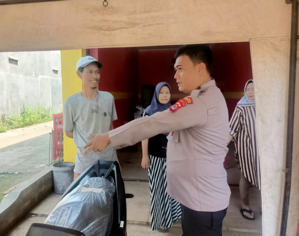 Bhabinkamtibmas Polsek Bojong Polres Pandeglang Gelar Sambang dan Edukasi Kamtibmas 4 WhatsApp Image 2024 07 05 at 13.35.41
