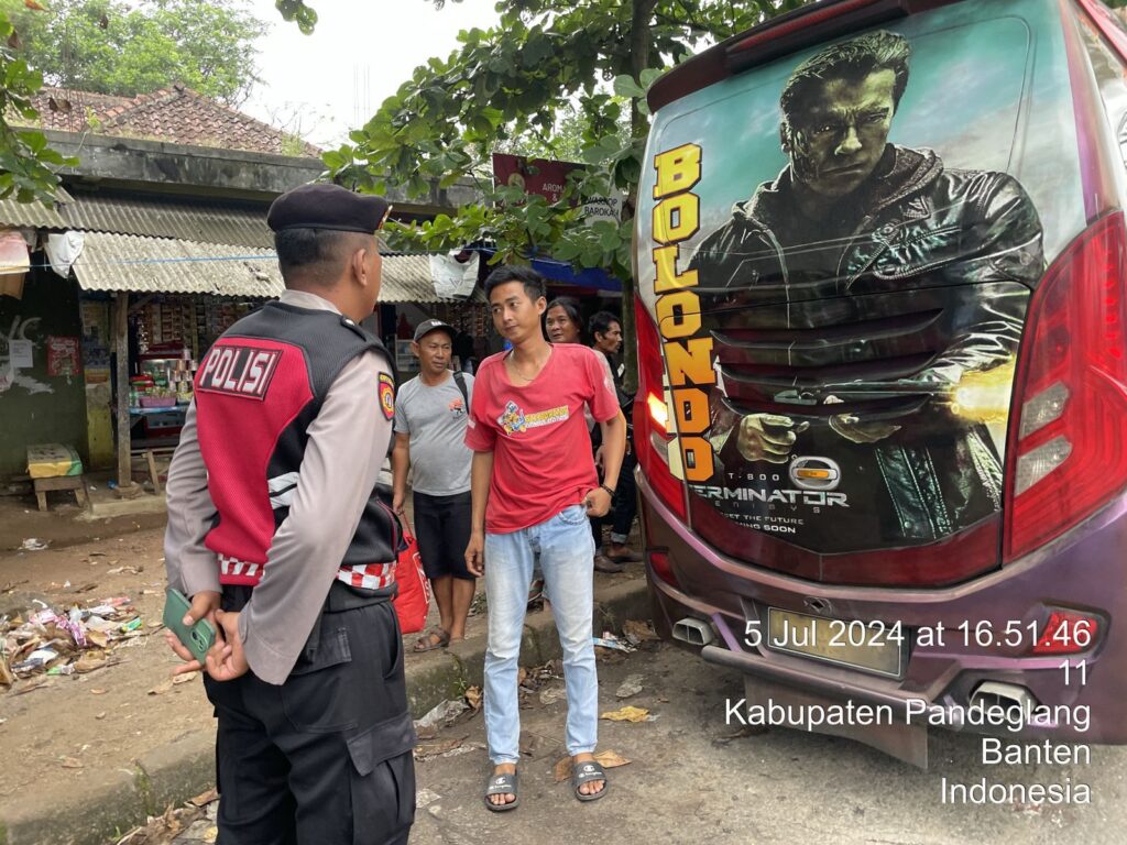 Sat Samapta Polres Pandeglang Gelar Patroli Dialogis di Terminal Kadubanen 7 WhatsApp Image 2024 07 05 at 18.39.16