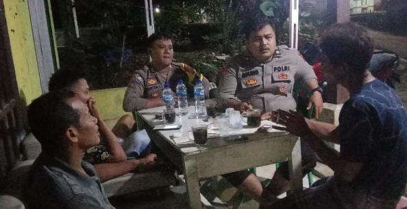 Bhabinkamtibmas Polsek Angsana Polres Pandeglang Sambangi Masyarakat Desa Kramatmanik 1 WhatsApp Image 2024 07 05 at 23.01.25
