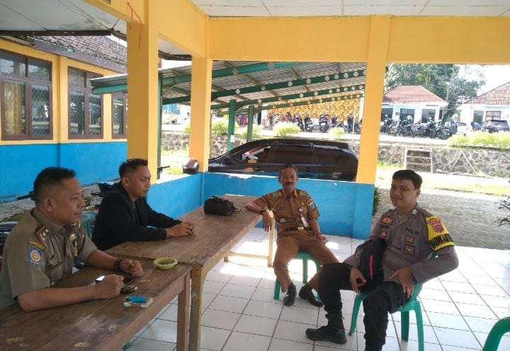 Bhabinkamtibmas Polsek Angsana Polres Pandeglang Sambangi Kantor Kecamatan Angsana 2 WhatsApp Image 2024 07 05 at 23.01.34