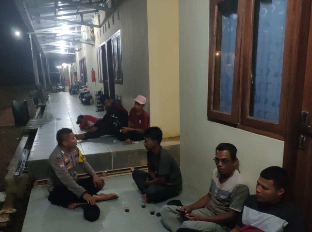 Bhabinkamtibmas Polsek Munjul Sambang Desa untuk Menjaga Kamtibmas 4 WhatsApp Image 2024 07 05 at 23.15.07