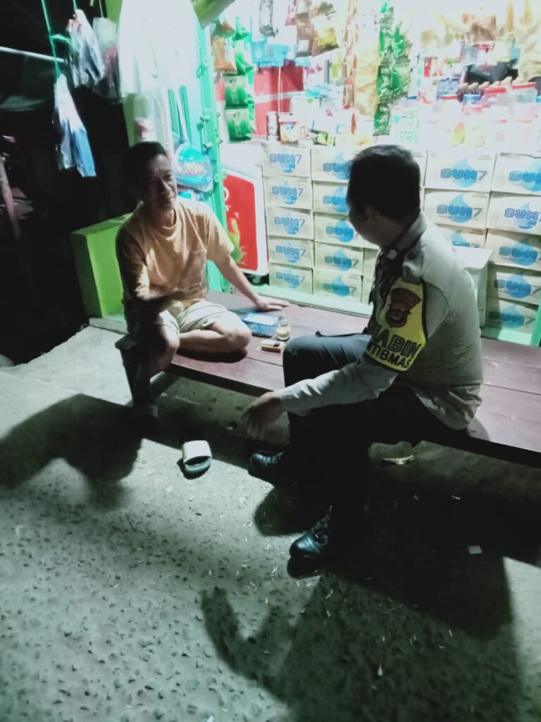 Personil Polsek Carita Giat Melaksanakan Patroli Malam 2 WhatsApp Image 2024 07 06 at 05.56.37