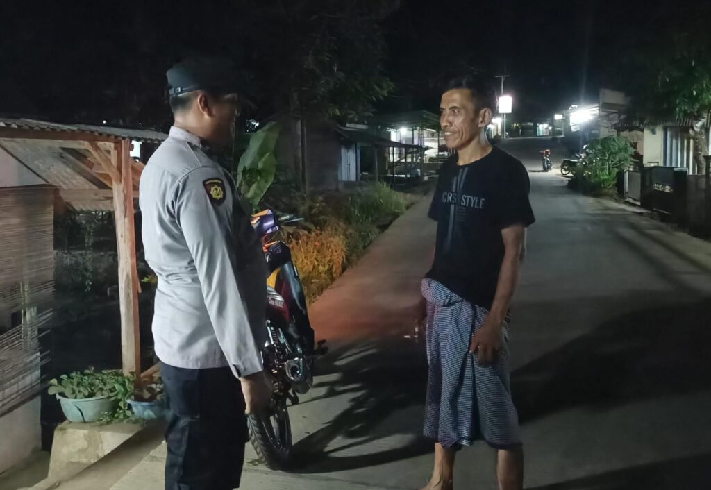 Bhabinkamtibmas Polsek Bojong Polres Pandeglang Laksanakan Sambang ke Desa Binaan 5 WhatsApp Image 2024 07 06 at 10.45.31