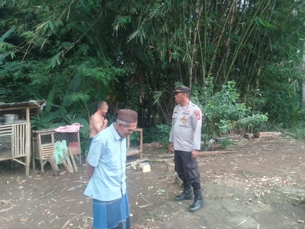 Akp Hero Kapolsek Menes Sambangi Tokoh Masyarakat di Kampung Kokok Desa Muruy 8 WhatsApp Image 2024 07 06 at 11.50.56
