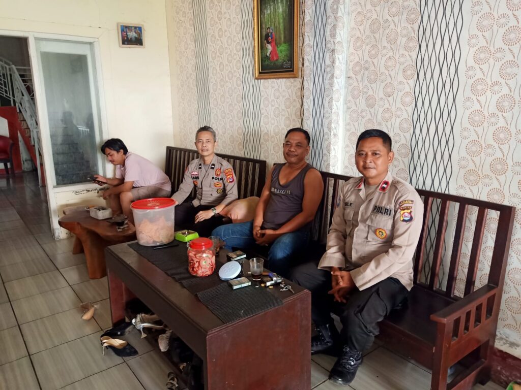 Kanit Binmas Polsek Cadasari Aipda Dori Erikson Laksanakan Silaturahmi ke Warga 7 WhatsApp Image 2024 07 07 at 09.49.28