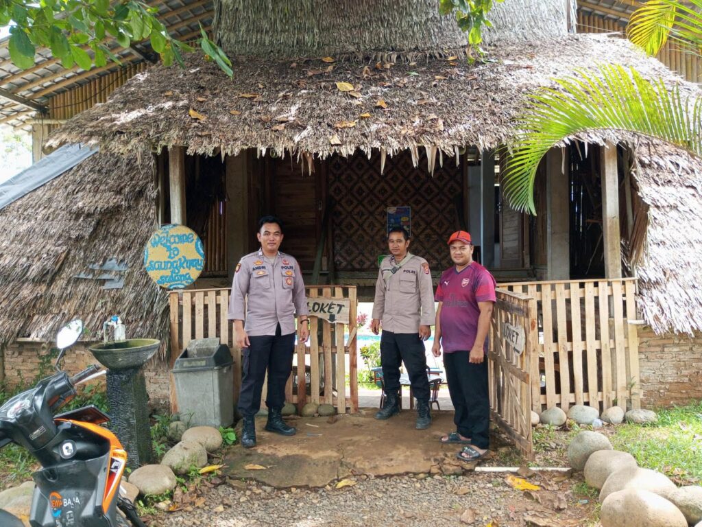 Rutinitas Petugas Pada Akhir Pekan Rutin Laksanakan Giat PAM Wisata di Wilayah Polsek Cimanggu 1 WhatsApp Image 2024 07 07 at 13.26.43