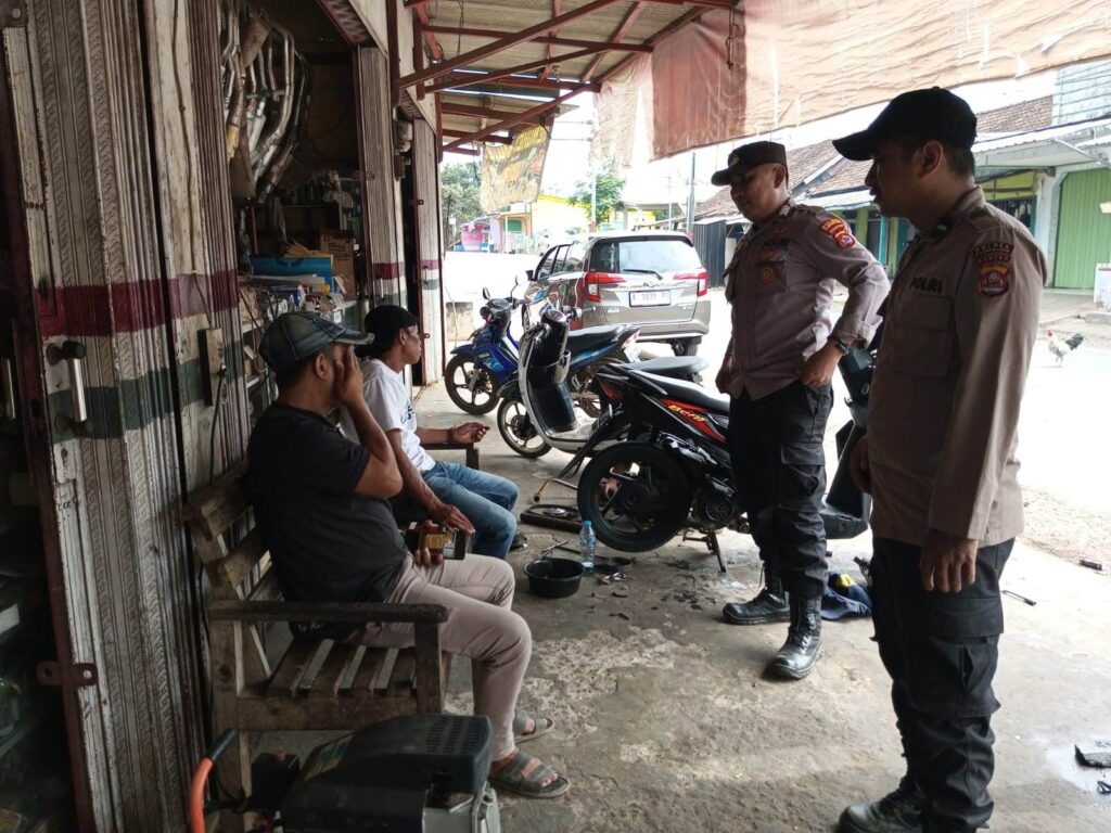 Polsek Cimanggu Menggelar Patroli Siang Guna Ciptakan Kamtibmas yang Kondusif 10 WhatsApp Image 2024 07 07 at 13.30.14