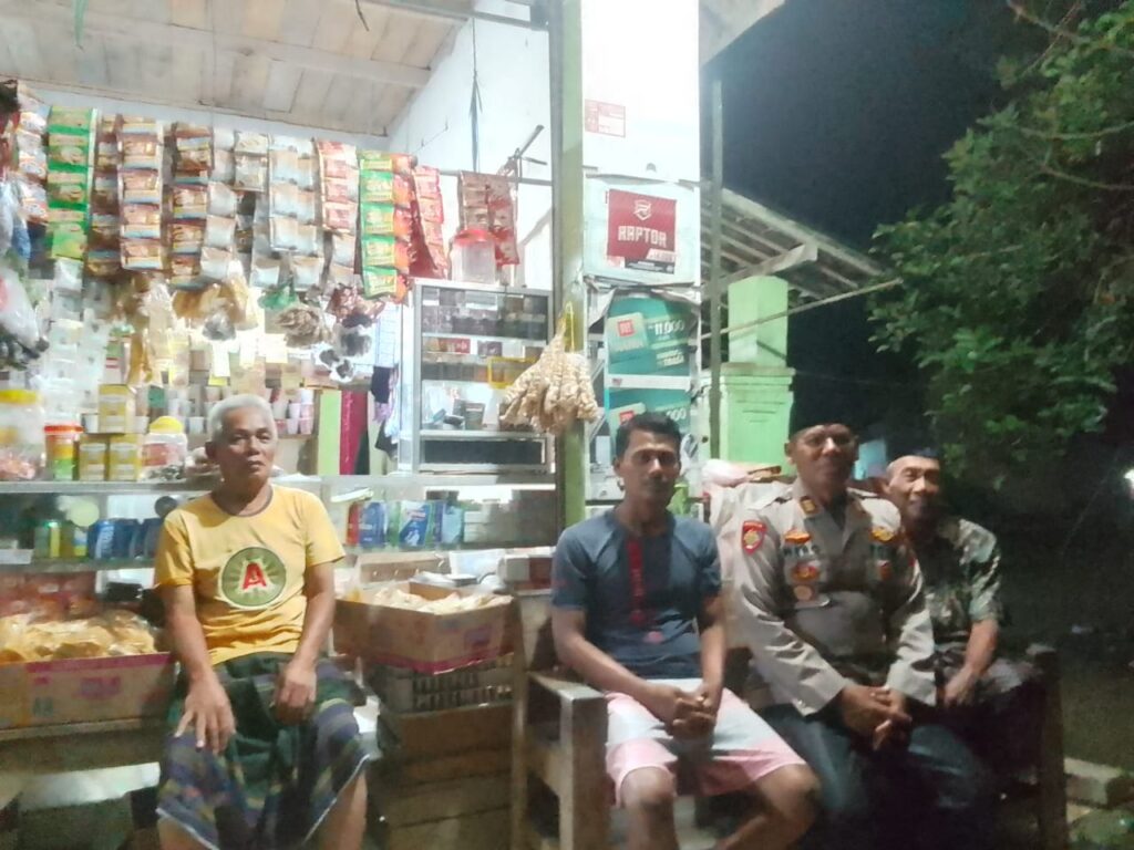 Polsek Menes Sambangi Tokoh Masyarakat H. Jaka di Kampung Cimustika Desa Purwaraja 6 WhatsApp Image 2024 07 07 at 19.04.33
