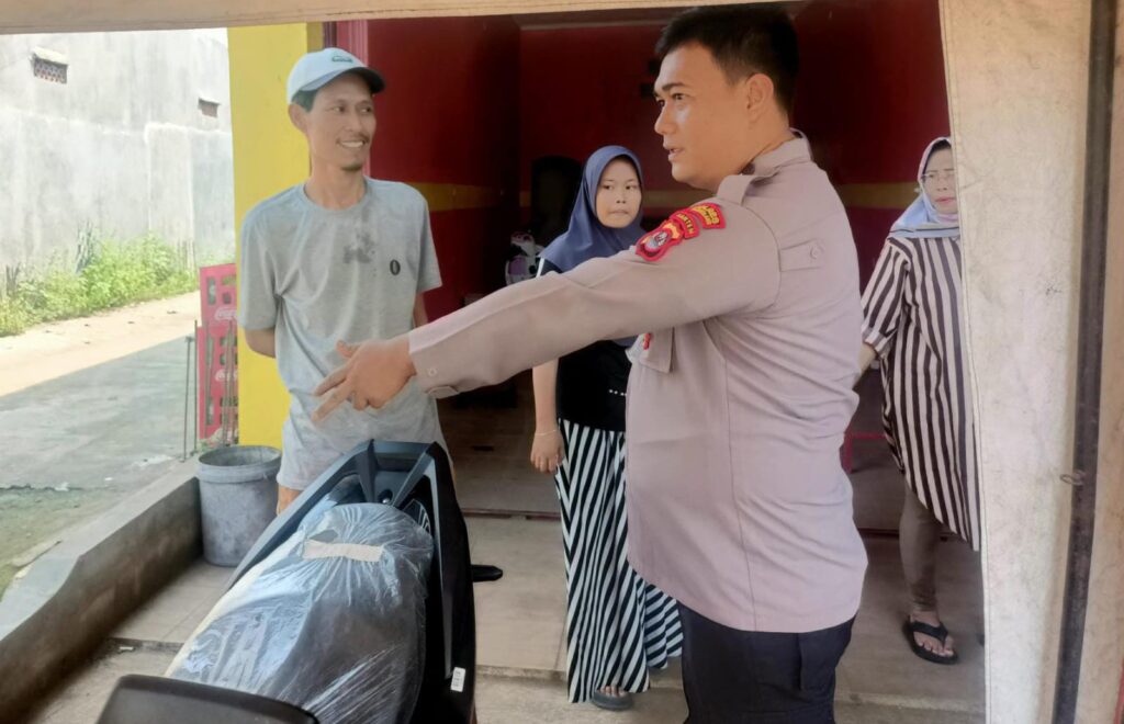 Bhabinkamtibmas Polsek Bojong Polres Pandeglang Laksanakan Kegiatan Rutin Yang Ditingkatkan (KRYD) 2 WhatsApp Image 2024 07 08 at 15.00.46