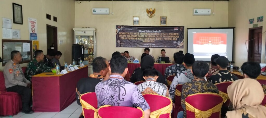 Polsek Bojong Polres Pandeglang Hadiri Rapat Pleno Terbuka Hasil Rekapitulasi Verifikasi Calon Perseorangan Pilkada 1 WhatsApp Image 2024 07 08 at 16.02.22