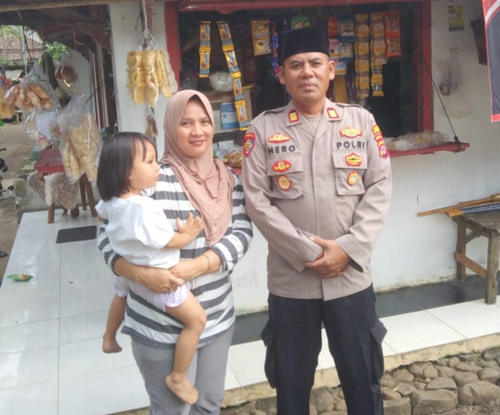 Polsek Menes Sambangi Ibu Masitoh, Kader Desa Menes 4 WhatsApp Image 2024 07 08 at 16.52.47
