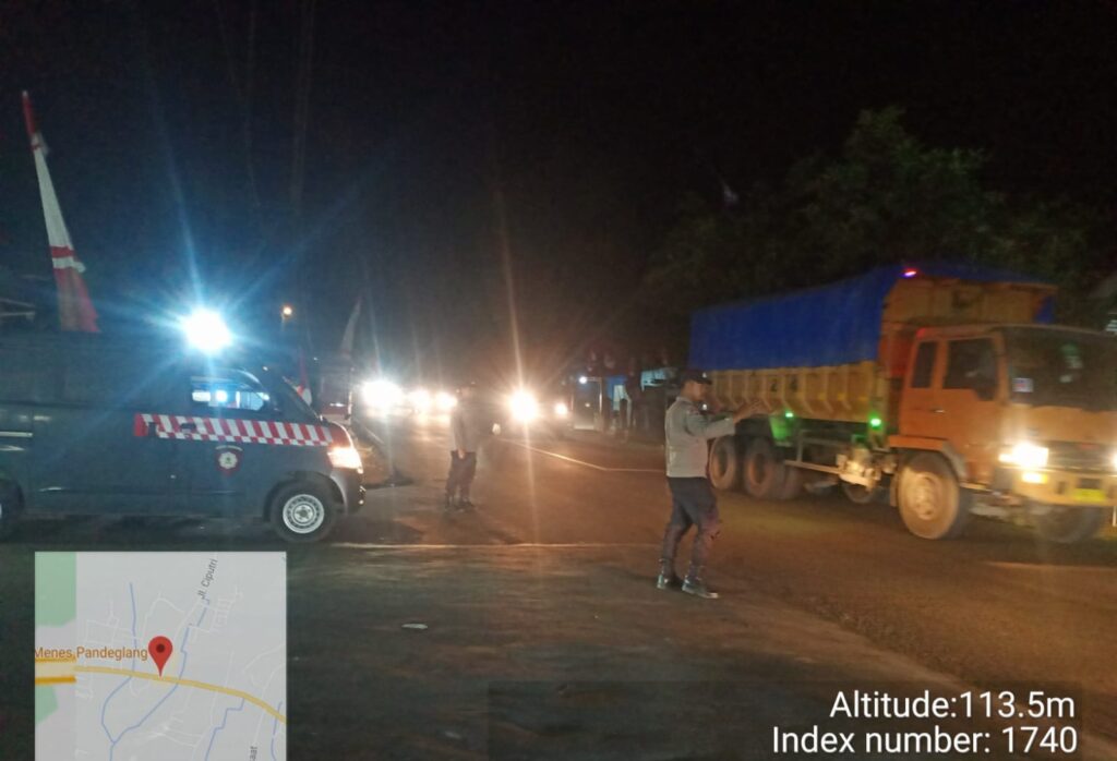 Polsek Menes Lakukan Patroli Antisipasi Balap Liar di Jalan Raya Menes Labuan 5 WhatsApp Image 2024 07 08 at 16.57.50