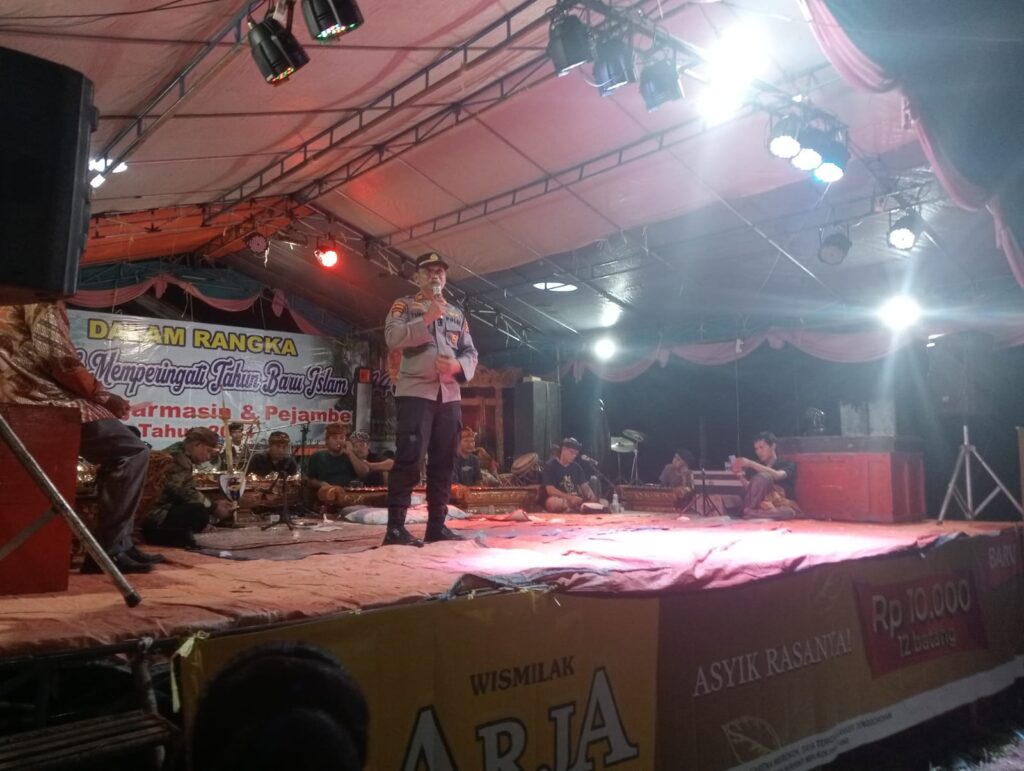 Kapolsek Carita Hadiri Acara Tasyakuran Bumi dan Memperingati Tahun Baru Islam 1446 H 6 WhatsApp Image 2024 07 08 at 22.37.21