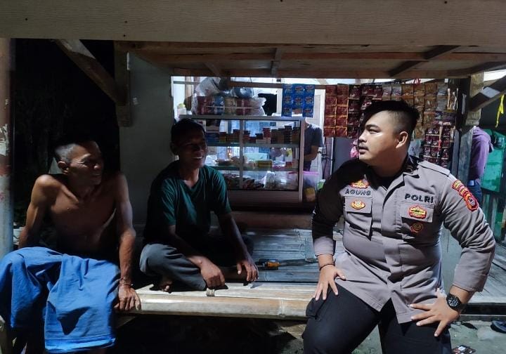 Sambangi Masyarakat Desa Angsana, Bhabinkamtibmas Polsek Angsana Polres Pandeglang Sampaikan Pentingnya Menjaga Kondusifitas Lingkungan 2 WhatsApp Image 2024 07 09 at 00.32.24