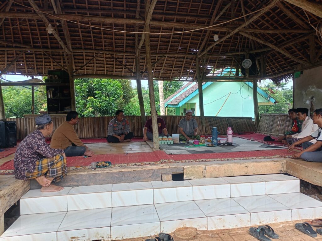 Polsek Bojong Polres Pandeglang Sambangi Kelompok Tani di Desa Cijakan, Jalin Silaturahmi dan Berikan Edukasi Kamtibmas 10 WhatsApp Image 2024 07 09 at 11.57.19
