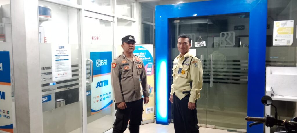 Demi Terciptanya Wilayah Picung yang Kondusif, Polsek Picung Patroli ke Bank BRI KCP Picung 10 WhatsApp Image 2024 07 09 at 15.18.38