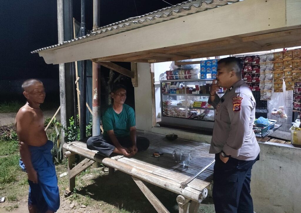 Kunjungi Masyarakat Desa Angsana, Bhabinkamtibmas Polsek Angsana Polres Pandeglang Briptu Agung Sampaikan Pesan Kamtibmas 9 WhatsApp Image 2024 07 09 at 21.40.33
