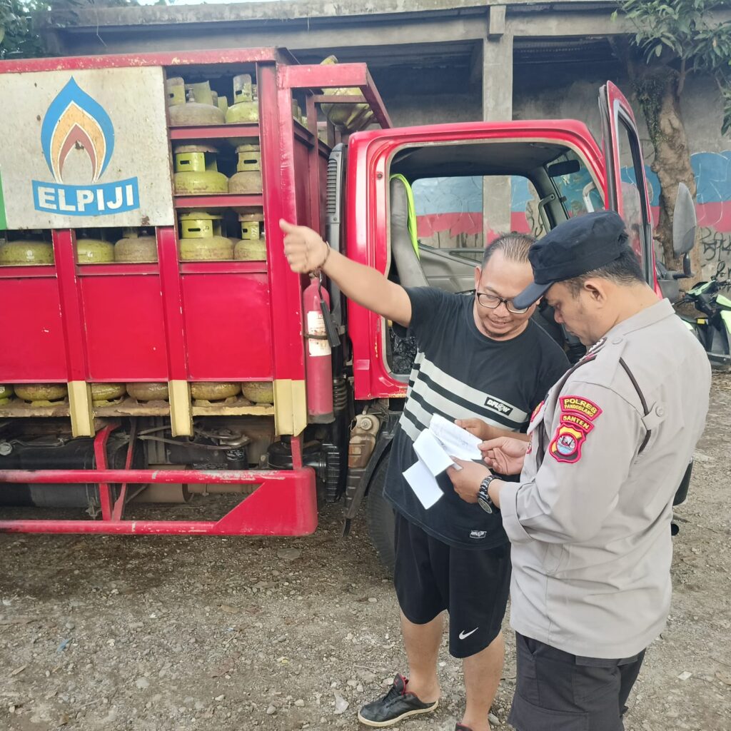 Pengecekan Surat Jalan Pengiriman Elpiji Subsidi di Wilayah Hukum Polsek Picung 8 WhatsApp Image 2024 07 10 at 17.14.29