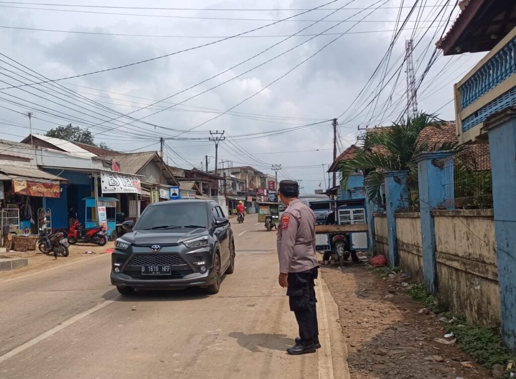 Polsek Bojong Polres Pandeglang Gelar Kegiatan Strong Point di Jalur Utama Wilayah Hukum Polsek Bojong 9 WhatsApp Image 2024 07 11 at 08.27.24