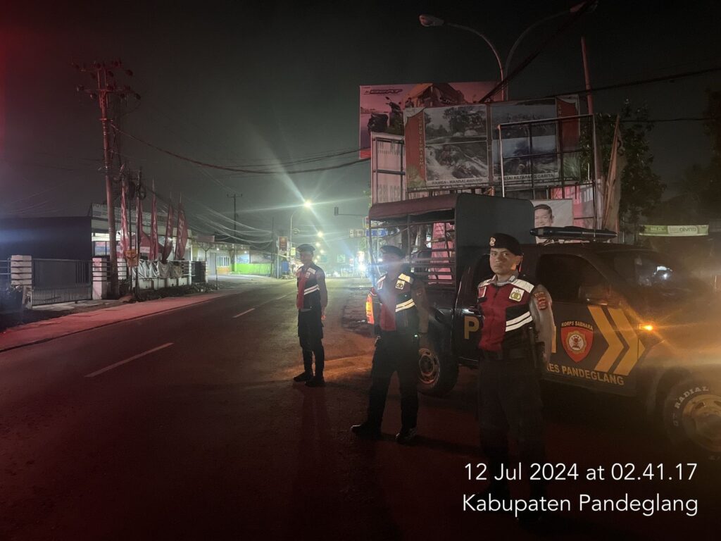 Sat Samapta Polres Pandeglang Gelar Strong Point Malam Hari dan Antisipasi Aksi Balap Liar 4 WhatsApp Image 2024 07 12 at 07.20.33