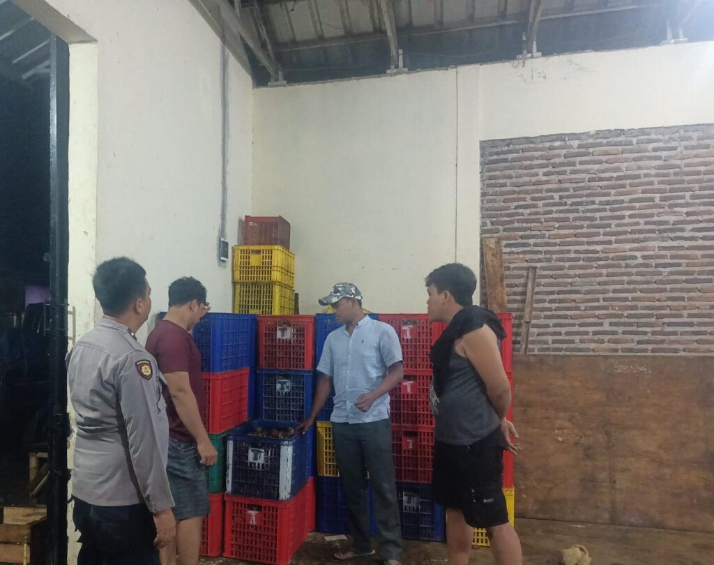 Polsek Bojong Polres Pandeglang Gelar Patroli Malam Antisipasi Tindak Pidana C3 3 WhatsApp Image 2024 07 12 at 07.41.00